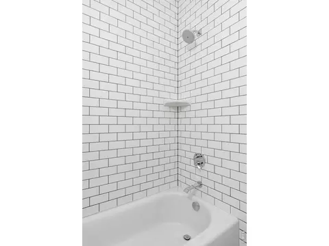 Bath - 653 Dewey Ave, Boulder, CO 80304 photo 1 of 3