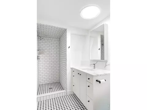 Bath - 653 Dewey Ave, Boulder, CO 80304 photo 3 of 3