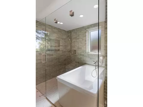 Bath - 250 Cactus Ct, Boulder, CO 80304 photo 6 of 7