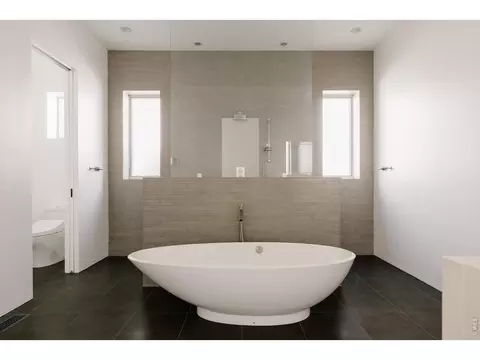 Bath - 517 15th St, Boulder, CO 80302 photo 2 of 2