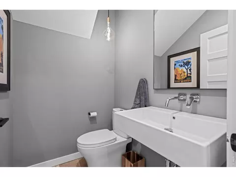 Bath - 661 Maxwell Ave, Boulder, CO 80304 photo 3 of 7