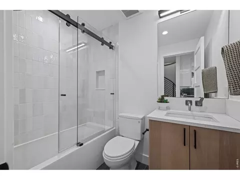 Bath - 661 Maxwell Ave, Boulder, CO 80304 photo 6 of 7