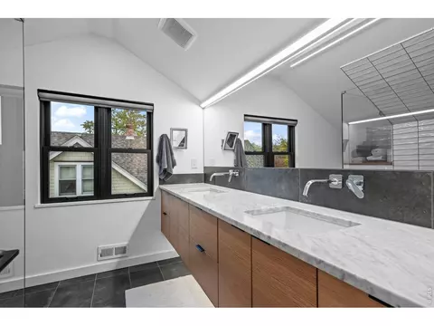 Bath - 661 Maxwell Ave, Boulder, CO 80304 photo 4 of 7