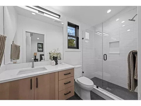 Bath - 661 Maxwell Ave, Boulder, CO 80304 photo 7 of 7