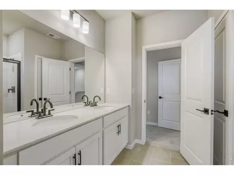 Bath - 157 Buckwheat Ln, Berthoud, CO 80513 photo 3 of 4