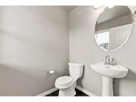 Bath - 2063 Tabor St, Berthoud, CO 80513 photo 1 of 4