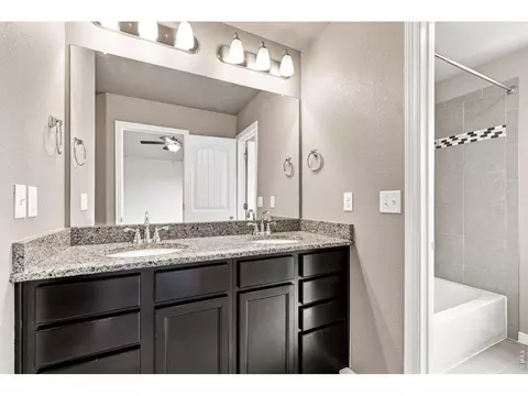 Bath - 2063 Tabor St, Berthoud, CO 80513 photo 2 of 4