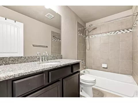 Bath - 2063 Tabor St, Berthoud, CO 80513 photo 4 of 4
