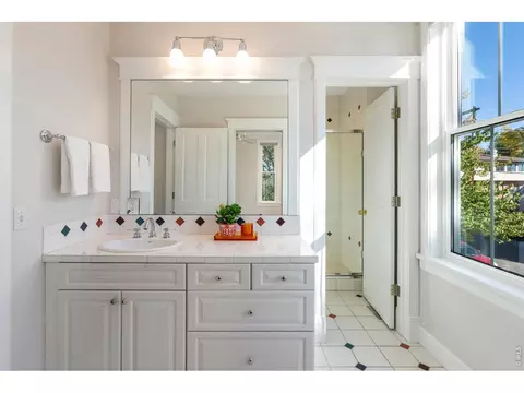 Bath - 1345 Pine St #1, Boulder, CO 80302 photo 4 of 6