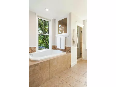Bath - 1345 Pine St #1, Boulder, CO 80302 photo 3 of 6