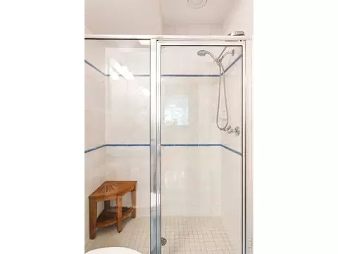 Bath - 1345 Pine St #1, Boulder, CO 80302 photo 6 of 6