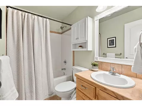 Bath - 6216 W 14th St Rd, Greeley, CO 80634 photo 3 of 4