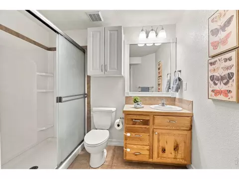 Bath - 6216 W 14th St Rd, Greeley, CO 80634 photo 4 of 4