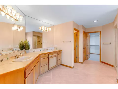 Bath - 1016 Horizon Dr, Lyons, CO 80540 photo 2 of 5