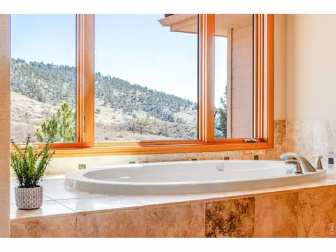 Bath - 1016 Horizon Dr, Lyons, CO 80540 photo 3 of 5