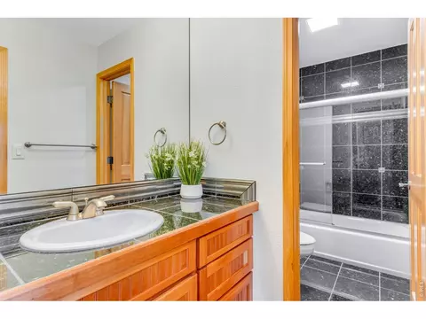 Bath - 1016 Horizon Dr, Lyons, CO 80540 photo 4 of 5