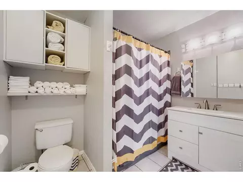 Bath - 19073 E 16th Ave, Aurora, CO 80011 photo 1 of 2