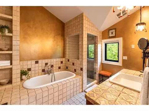 Bath - 1080 Juniper Ave, Boulder, CO 80304 photo 4 of 8