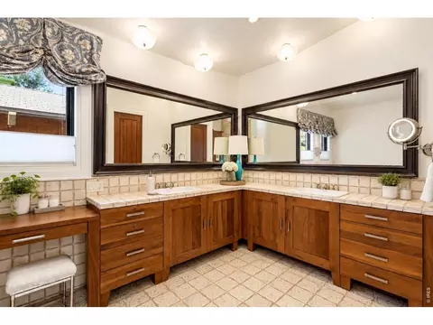 Bath - 1080 Juniper Ave, Boulder, CO 80304 photo 2 of 8