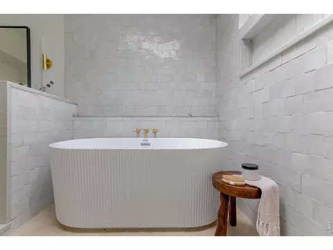 Bath - 805 Linden Ave, Boulder, CO 80304 photo 3 of 3