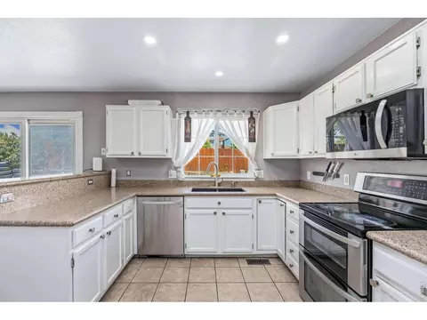 Kitchen - 19375 E Linvale Pl, Aurora, CO 80013 photo 3 of 3