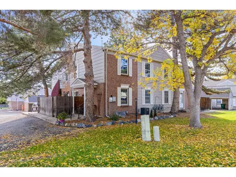 8 Amesbury St, Broomfield, CO 80020