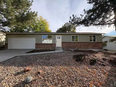 1536 S Queen Ct, Lakewood, CO 80232