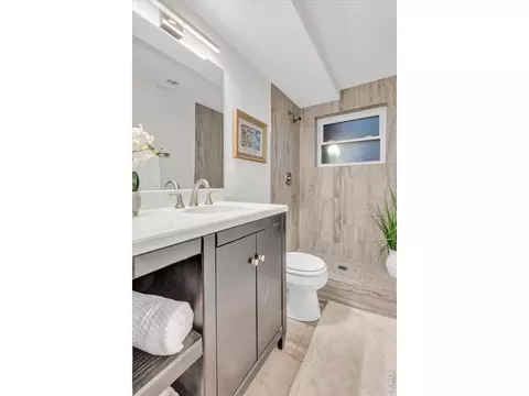 Bath - 183 Cherokee Way, Boulder, CO 80303 photo 3 of 3
