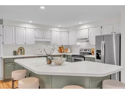 Kitchen - 183 Cherokee Way, Boulder, CO 80303 photo 3 of 3
