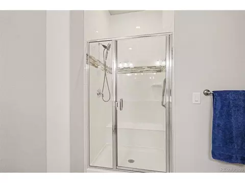 Bath - 22596 E Glidden Dr, Aurora, CO 80016 photo 2 of 3