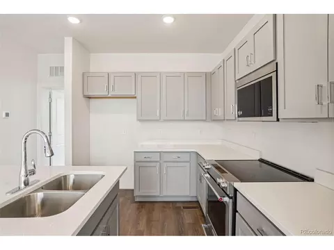 Kitchen - 24141 E 54th Pl, Aurora, CO 80019 photo 5 of 6