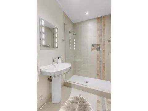 Bath - 301 Monroe St, Denver, CO 80206 photo 5 of 7