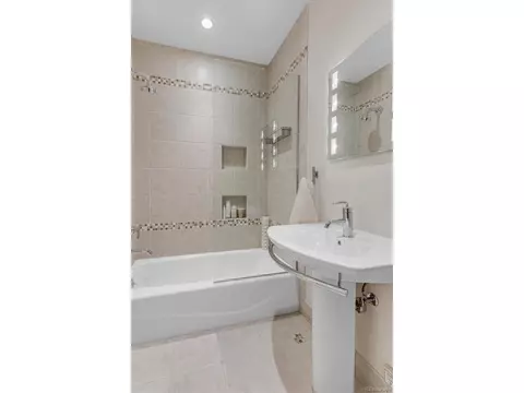 Bath - 301 Monroe St, Denver, CO 80206 photo 6 of 7