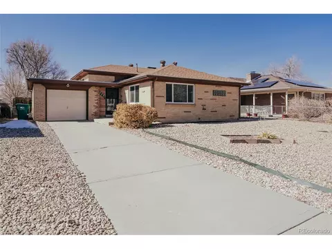 2231 Oakland St, Aurora, CO 80010
