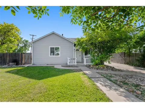 990 Nile St, Aurora, CO 80010