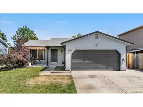 19756 E Oxford Dr, Aurora, CO 80013