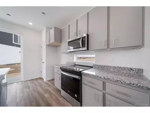 22133 E 38th Pl, Aurora, CO 80019