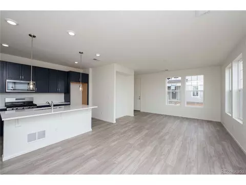 28492 E 6th Pl, Aurora, CO 80018 photo 6