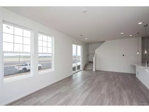 28492 E 6th Pl, Aurora, CO 80018 photo 5