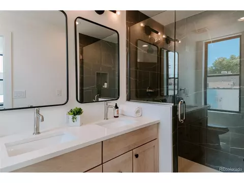 869 30th St, Denver, CO 80205 photo 5