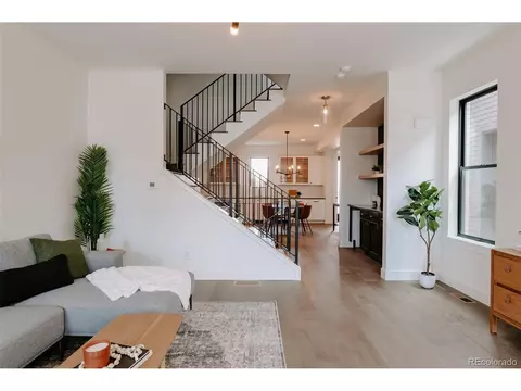 869 30th St, Denver, CO 80205 photo 13