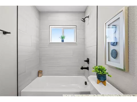 Bath - 17419 E Whitaker Dr, Aurora, CO 80015 photo 2 of 2