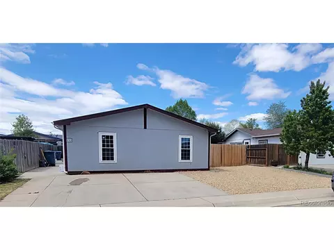 213 Versailles St, Lochbuie, CO 80603
