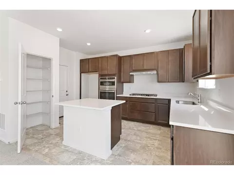 Kitchen - 20474 E 57th Ave, Aurora, CO 80019 photo 4 of 6