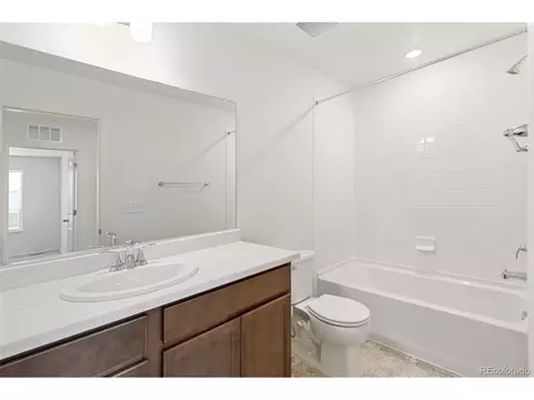 Bath - 20474 E 57th Ave, Aurora, CO 80019 photo 4 of 4