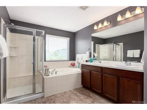 Bath - 26925 E Quarto Pl, Aurora, CO 80016 photo 2 of 6