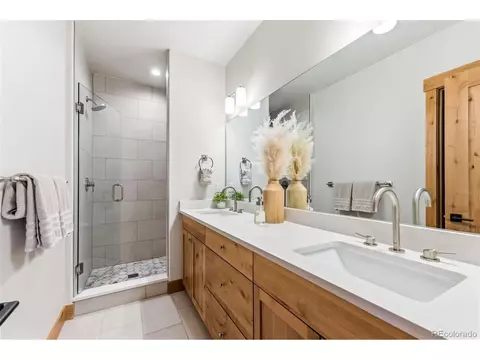 Bath - 83 Mckay Pl, Silverthorne, CO 80498 photo 1 of 2