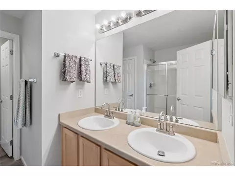 Bath - 8894 E 29th Pl, Denver, CO 80238 photo 2 of 3