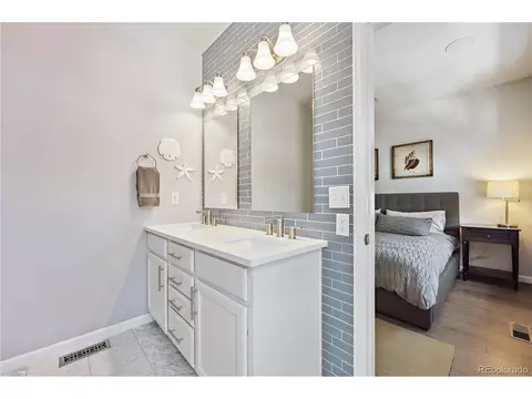 Bath - 4265 E Iliff Ave #2, Denver, CO 80222 photo 3 of 5