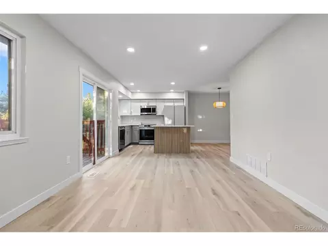 Living - 18842 E Oregon Dr, Aurora, CO 80017 photo 2 of 6